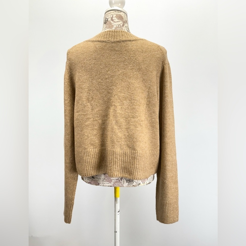 CECE Tan knit 3 button crop cardigan size XL - Picture 8 of 14
